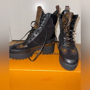 Womens Louis Vuitton Laureate Platform Desert Boot